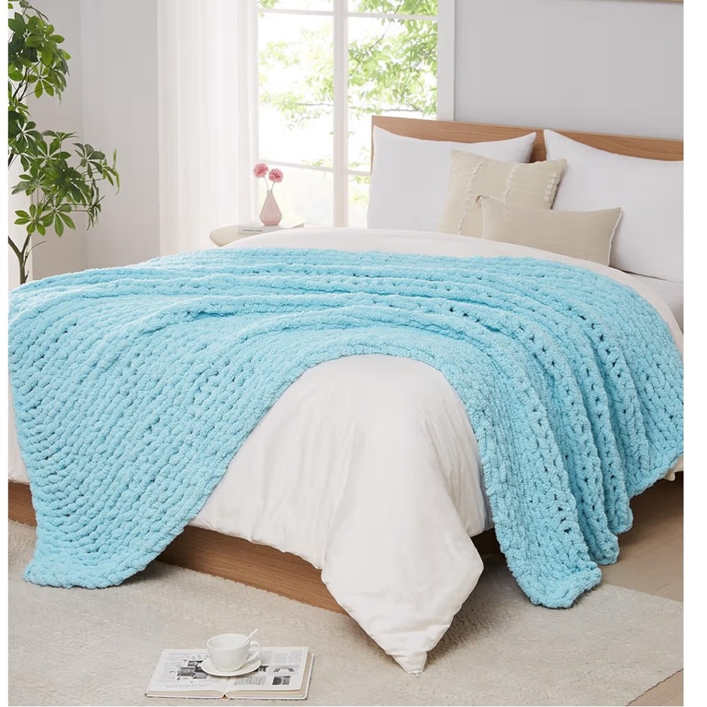 Chunky Knit Blanket in Baby Blue Wool Blend